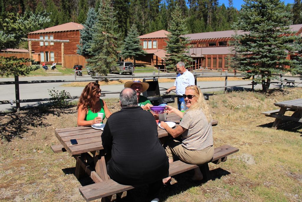 The Lodge At Lolo Hot Springs Eksteriør bilde